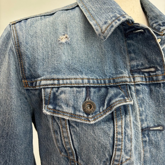 Levi’s Women’s Cropped Denim Distressed Jacket, GUC - Picture 2 of 10